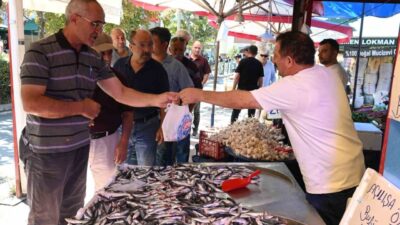 Eskişehir’de Mevlid Kandili’nde hayrına dağıtılan 1 ton hamsinin ardından bir