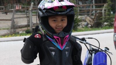 Eskişehir’de 3 yaşında olmasına rağmen motorların üstünden inmeyen Atakan Boyracı,