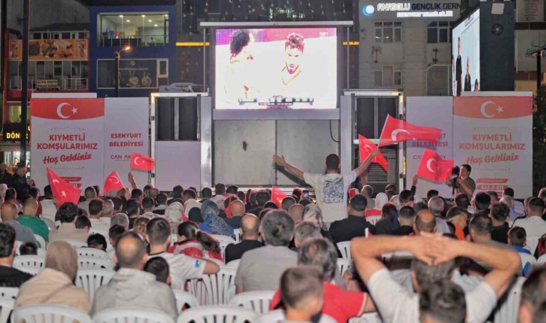 EuroBasket final heyecanı Esenyurt’ta yaşandı EuroBasket final heyecanı Esenyurt Cumhuriyet Meydanı’nda kurulan dev ekranda yaşandı.