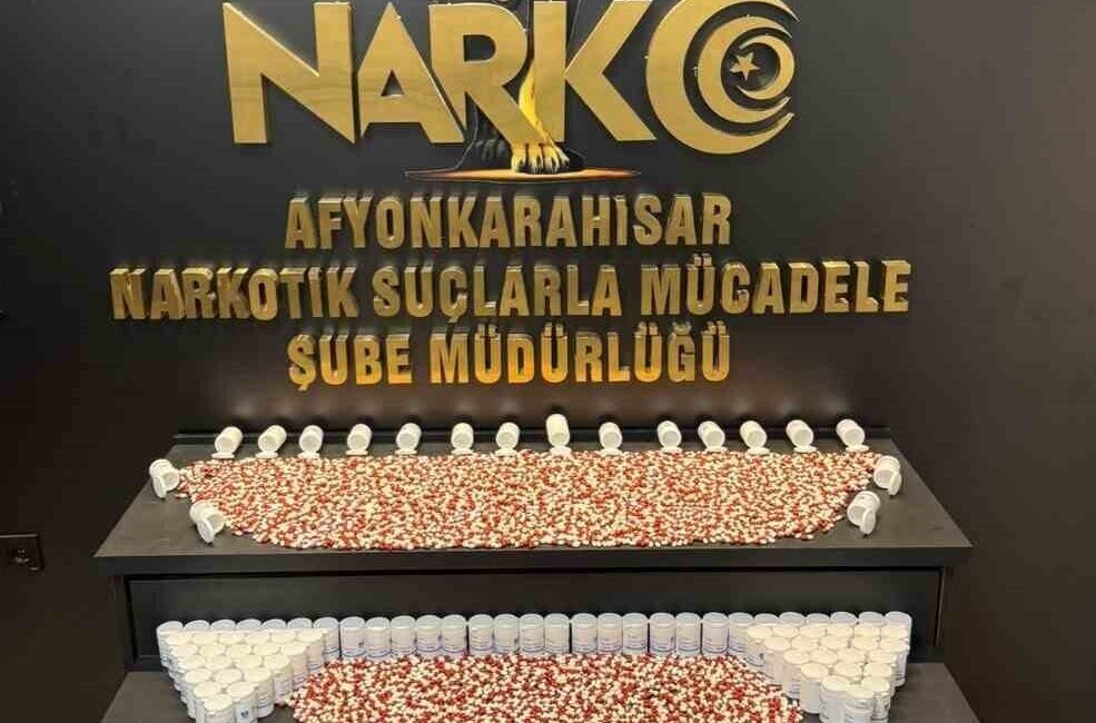 Afyonkarahisar’da polis tarafından gerçekleştirilen uyuşturucu operasyonunda iki kişi tutuklanırken, polis