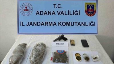 Adana’da jandarma ekipleri bir eve düzenlediği operasyonda 1 kilogram esrar