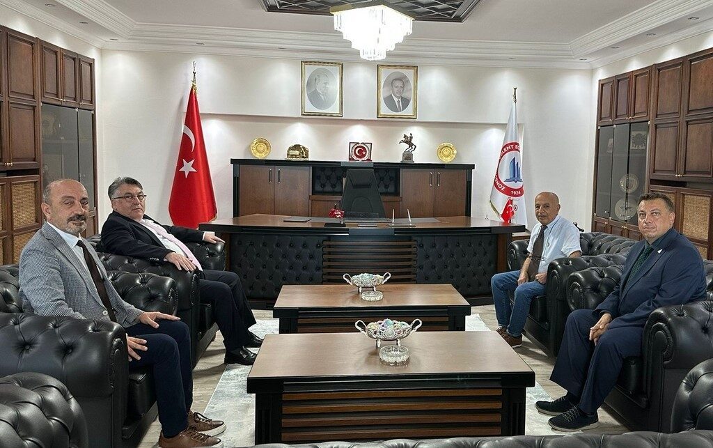 FEDEK Başkanı Prof. Dr. Sakallıoğlu’ndan BEUN Rektörü Prof. Dr. Özölçer’e ziyaret Fen, Edebiyat, Fen-Edebiyat, Dil ve Tarih-Coğrafya Fakülteleri Öğretim Programları Değerlendirme