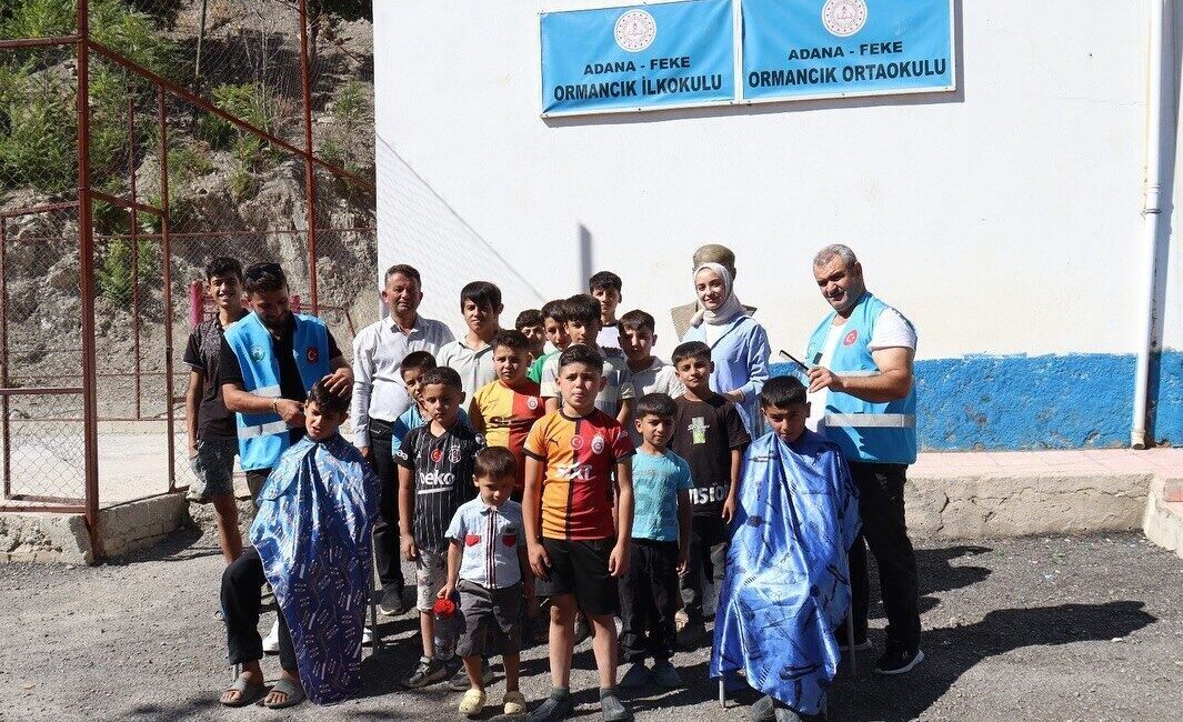 Feke Belediyesinden öğrencilere ücretsiz saç bakımı Adana’nın Feke ilçesinde Belediyesi yeni eğitim-öğretim yılı öncesinde kırsal mahallelerdeki