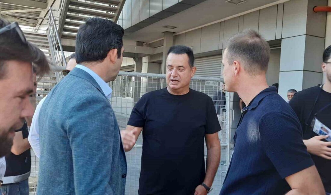 Fenerbahçe seçiminde ünlü isimler de oy kullandı Fenerbahçe Olağanüstü Seçimli Genel Kurul Toplantısı’nda eski sporcuların yanı sıra