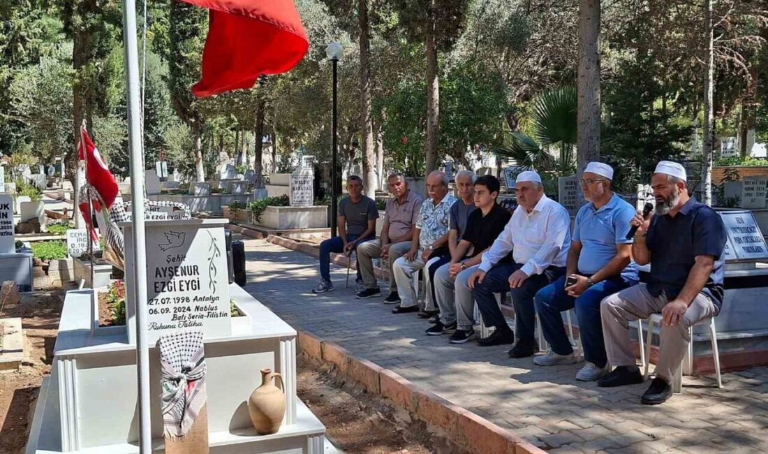 Filistin şehidi Ayşenur mezarı başında dualarla anıldı İşgal altındaki Batı Şeria’da Filistinlilere destek amacıyla gösteriye katılan Türk