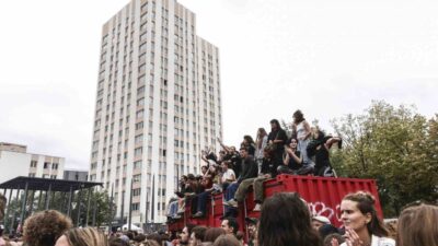 Fransa genelinde hükümetin tasarruf planına karşı düzenlenen “Bloquons tout” (Her