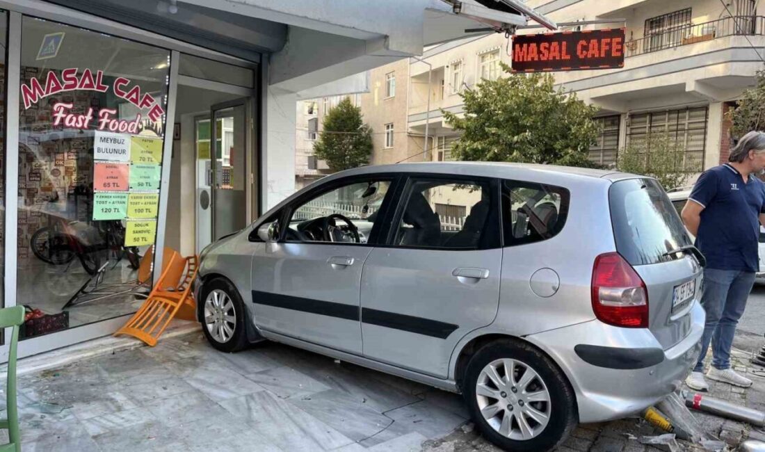 Fren yerine gaza bastı, önce yayaya ardından büfeye çarptı: 1 yaralı İstanbul Güngören’de fren yerine gaza basan sürücü, önce bir yayaya