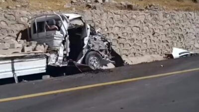 Van’ın Bahçesaray ilçesinde freni boşalan park halindeki tır, yol kenarında