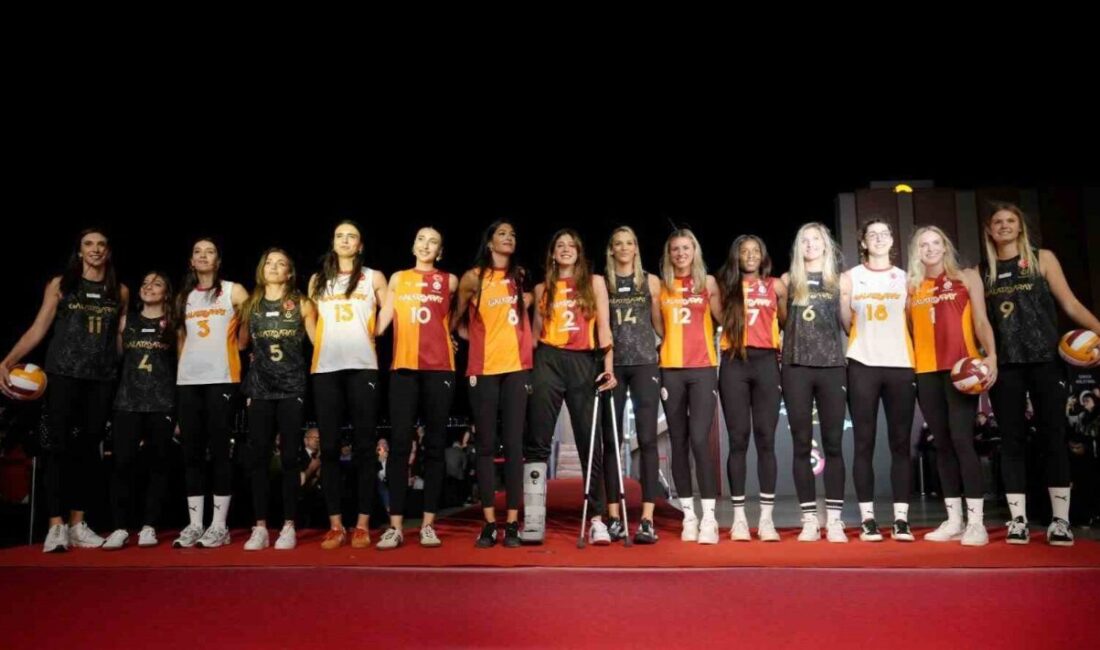 Galatasaray Adası’nda forma lansmanı gecesi Galatasaray Spor Kulübü’nün, kadın ve erkek voleybol, kadın ve erkek