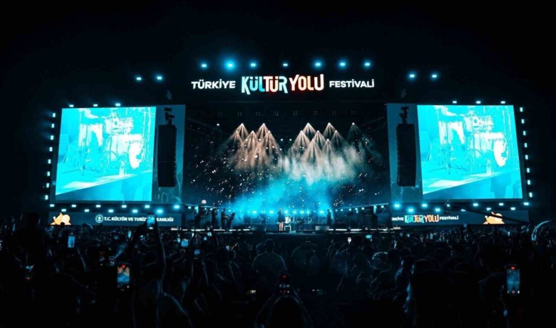 GastroANTEP Festivali’nde Tuğçe Kandemir rüzgarı Gaziantep Gastronomi Festivali’nin ikinci gününde sahne alan Tuğçe Kandemir, sevilen