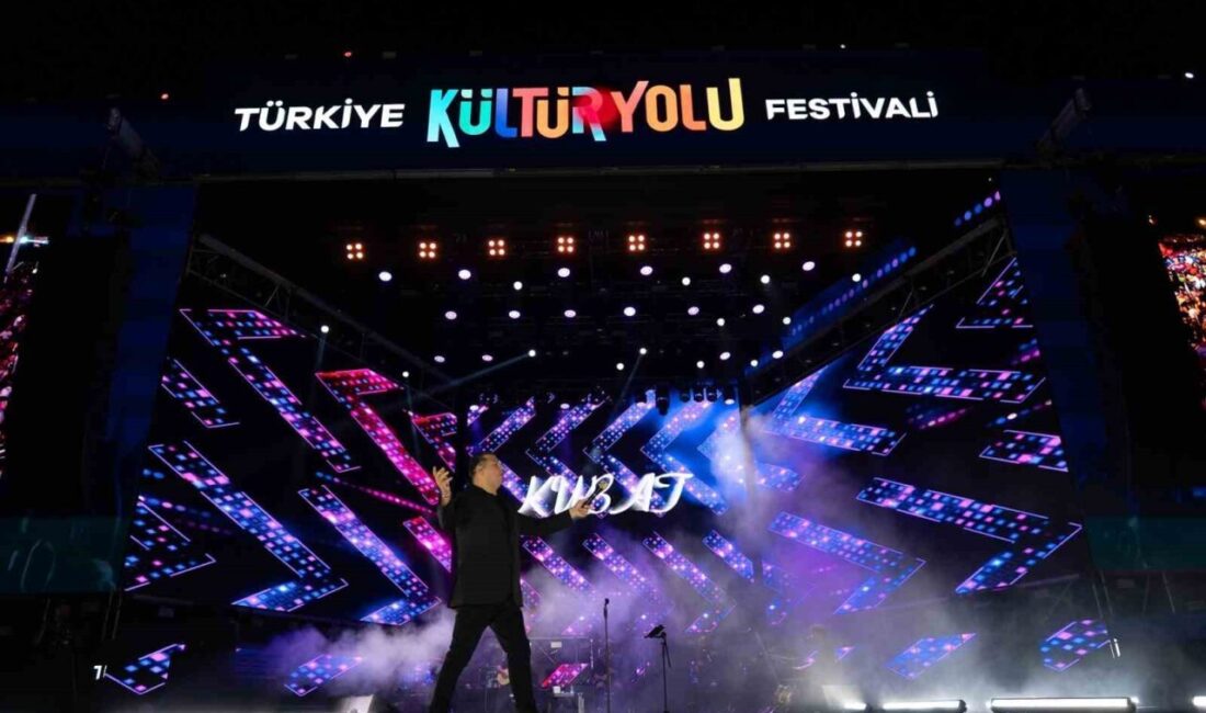 GastroANTEP’in ilk konserinde Kubat sahne aldı Gaziantep Büyükşehir Belediyesi ile Kültür ve Turizm Bakanlığı iş birliğinde