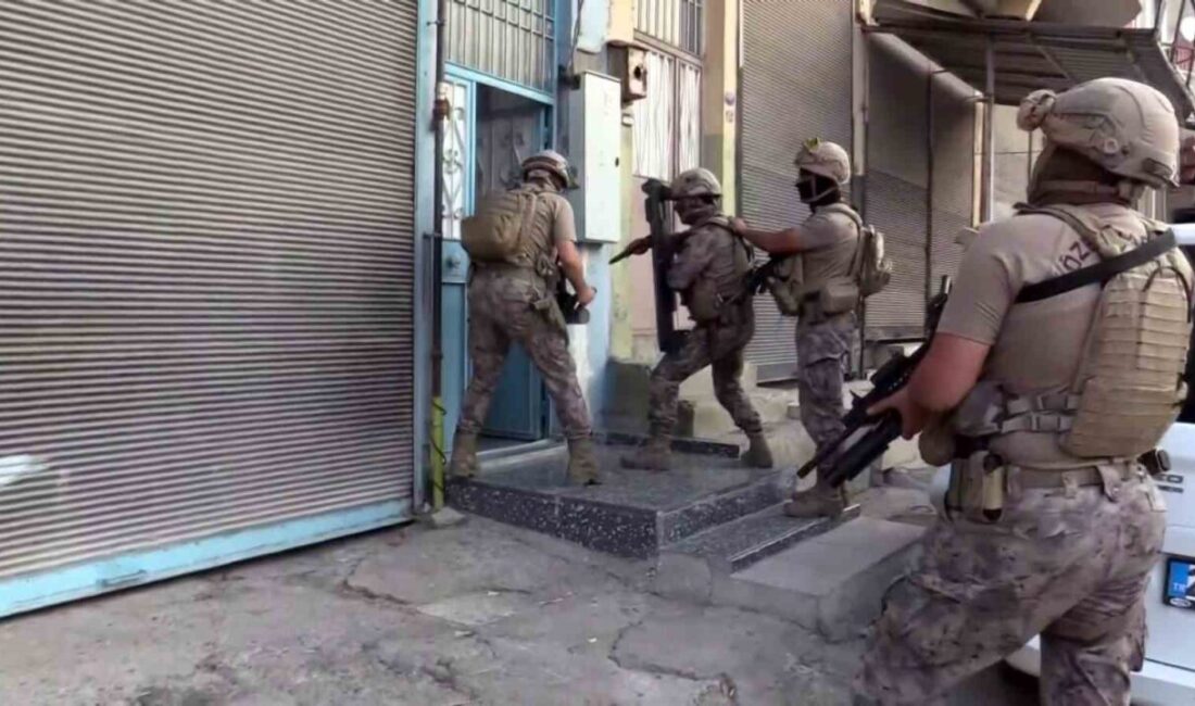 Gaziantep’te aranan şahıslara şafak operasyonu: 10 gözaltı Gaziantep’te çeşitli suçlardan aranan ve kesinleşmiş hapis cezaları bulunan 10