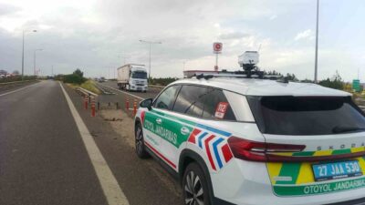 Gaziantep’te jandarma ekipleri, otoyolda çeşitli trafik kurallarını ihlal eden 2