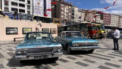 Gaziosmanpaşa Belediyesinin düzenlediği “Nostaljik Otomobil Festivali” klasik araç tutkunlarını bir