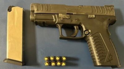 İstanbul Gaziosmanpaşa’da bir şahıs gece saatlerinde eniştesine kızan şahıs elindeki