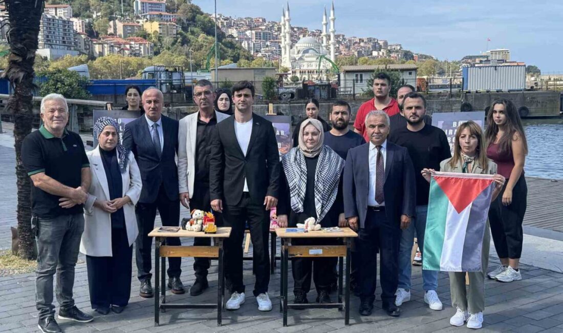 Gazzeli çocuklar için boş sıralar etkinliği yapıldı AK Parti İl Gençlik Kolları tarafından Gazzeli çocuklar için sahil