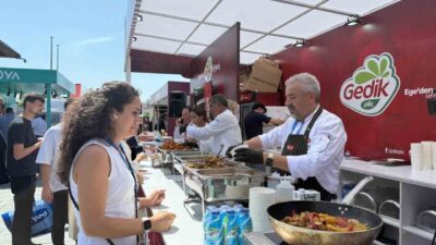 İstanbul Haliç Kongre Merkezi’nde düzenlenen Perakende Zirvesi 2025’in öğle yemeği