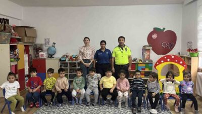 Ordu’nun İkizce ilçesinde minik öğrenciler, polis ekiplerinden güvenli trafik eğitimi