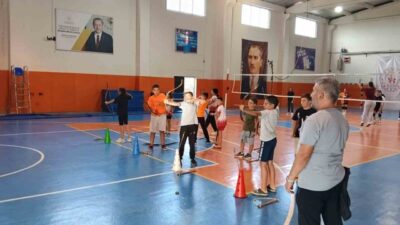 Sarıgöl Gençlik ve Spor İlçe Müdürlüğü tarafından açılan okçuluk kursu,
