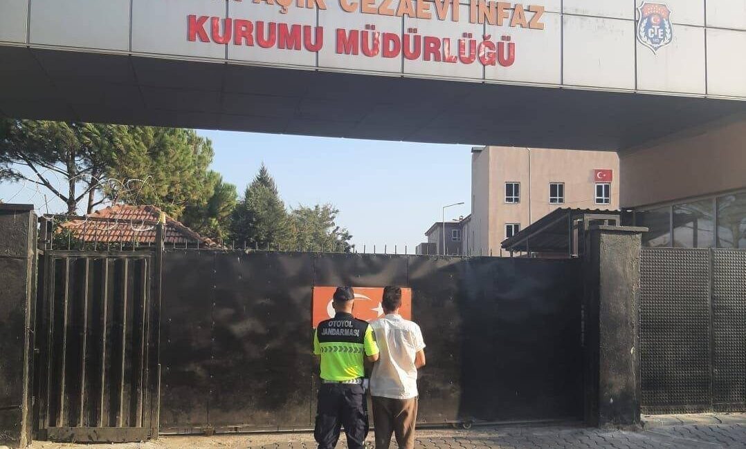 Aydın’ın Germencik ilçesinde yol kontrol faaliyeti sırasında 11 ay hapis