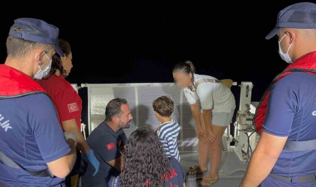 Gezi teknesinde yaralanan çocuk için tıbbi tahliye Muğla’nın Fethiye ilçesi açıklarında seyreden gezi teknesinde yaralanan çocuk için