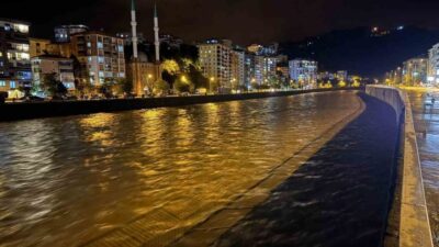 Giresun’un doğu kesimindeki Görele, Çanakçı ve Doğankent ilçelerinde akşam saatlerinde