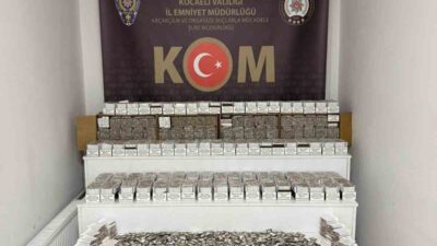Kocaeli’nin Gölcük ilçesinde bir araçta yapılan aramada bin 912 adet