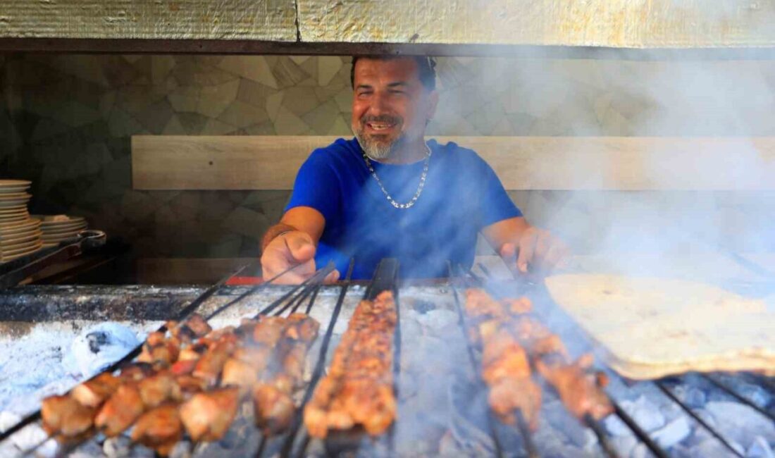 Antalya’da bir vatandaş eşsiz gündoğumu manzarası eşliğinde çıktıkları SUB Board