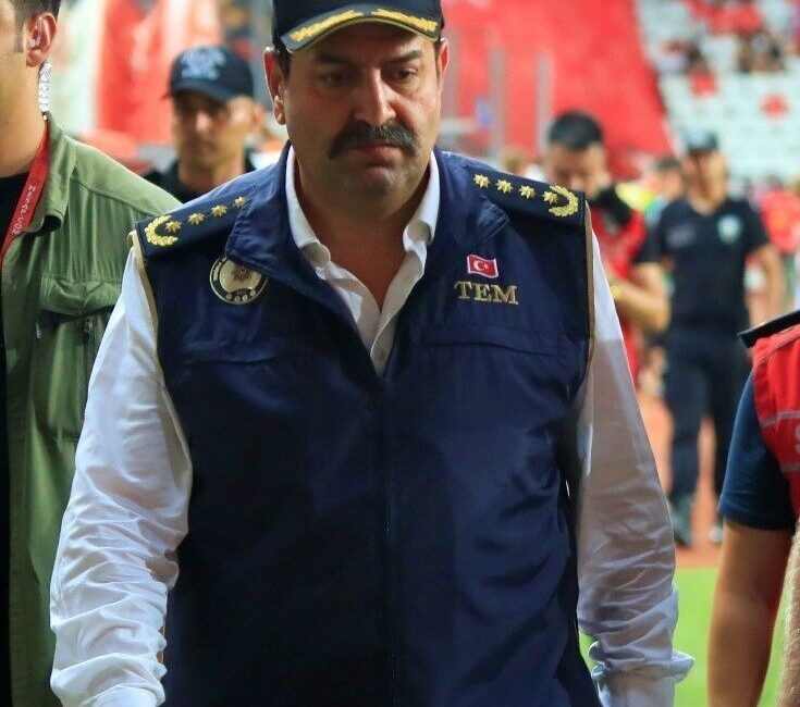 Görevden uzaklaştırılan Antalya Emniyet Müdürü İlker Arslan teslim oldu İçişleri Bakanlığı tarafından görevinden uzaklaştırılan Antalya İl Emniyet Müdürü İlker
