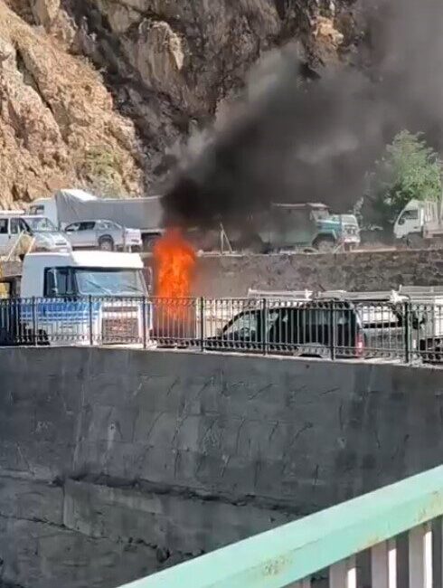 Gümüşhane’de LPG’li otomobil alev alev yandı Gümüşhane’de park halindeki LPG’li otomobil yanarak kullanılamaz hale geldi. Yangın,