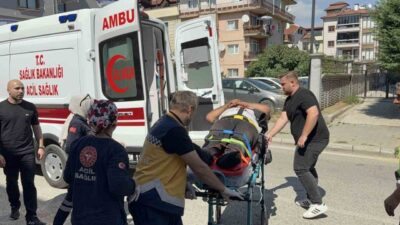 Düzce’de hafif ticari araç ile motosikletin çarpışması sonucu meydana gelen