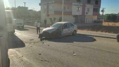 Adıyaman’ın Kahta ilçesinde otomobil ile hafif ticari aracın çarpışması sonucu