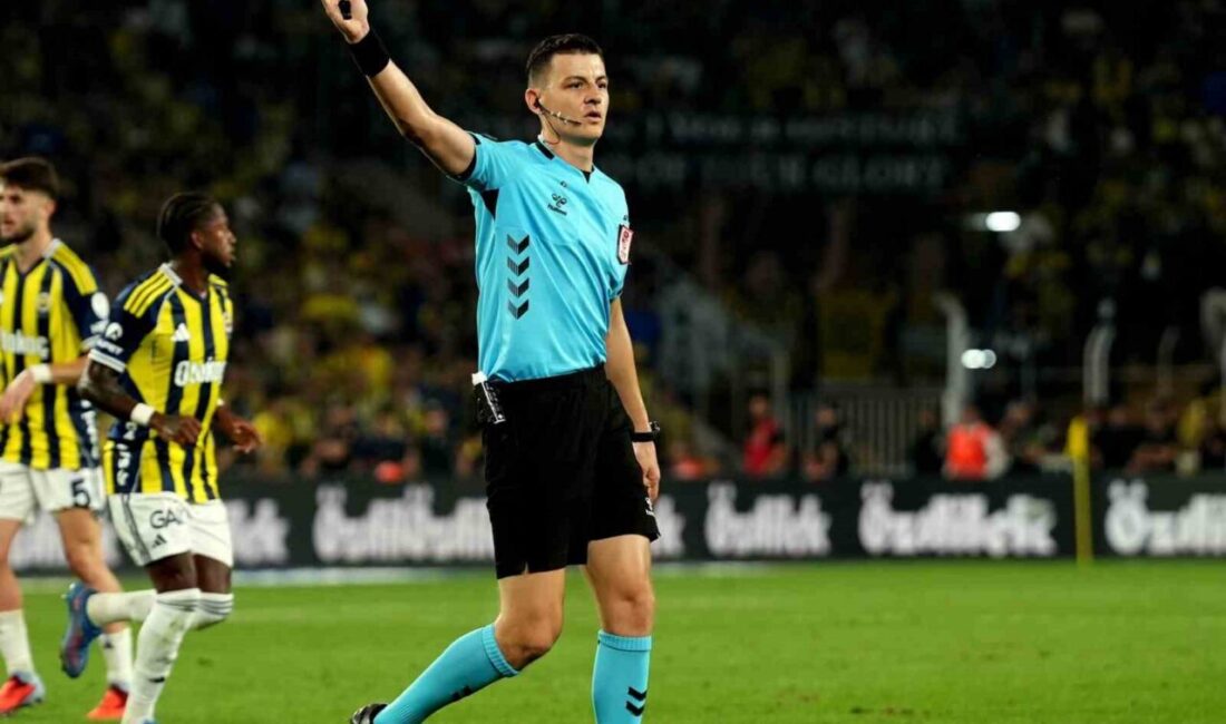 Hakem Ozan Ergün, Fenerbahçe – Trabzonspor maçında 2 kez VAR’a gitti Fenerbahçe-Trabzonspor maçının hakemi Ozan Ergün, VAR’ın uyarısıyla 2 kez pozisyonu