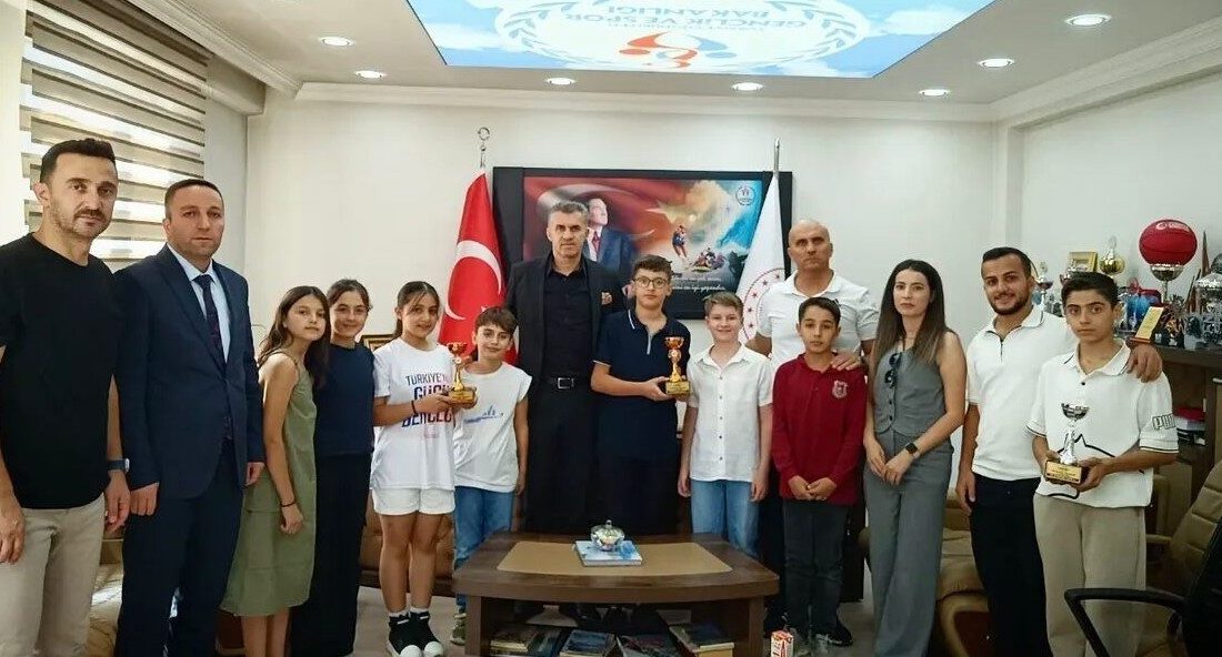 HAKKARİ (İHA) – Batman’da düzenlenen Triatlon 3. Etap Bölge Finaline