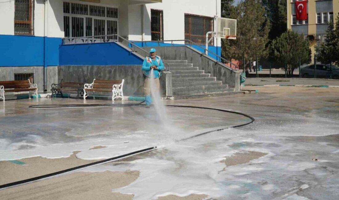 Haliliye Belediyesinden okullarda eğitim öncesi temizlik seferberliği Haliliye Belediyesi, ara tatil sonrası öğrencilere daha hijyenik ve sağlıklı