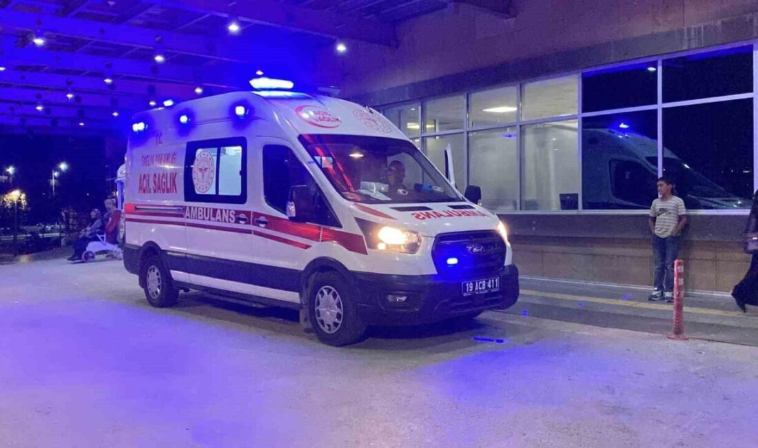 Hastanede bıçaklı kavga: 1 yaralı Çorum’da aralarında husumet bulunan iki akraba, hastanenin acil servisinde karşılaştı.