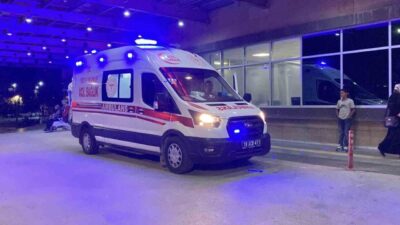 Çorum’da aralarında husumet bulunan iki akraba, hastanenin acil servisinde karşılaştı.