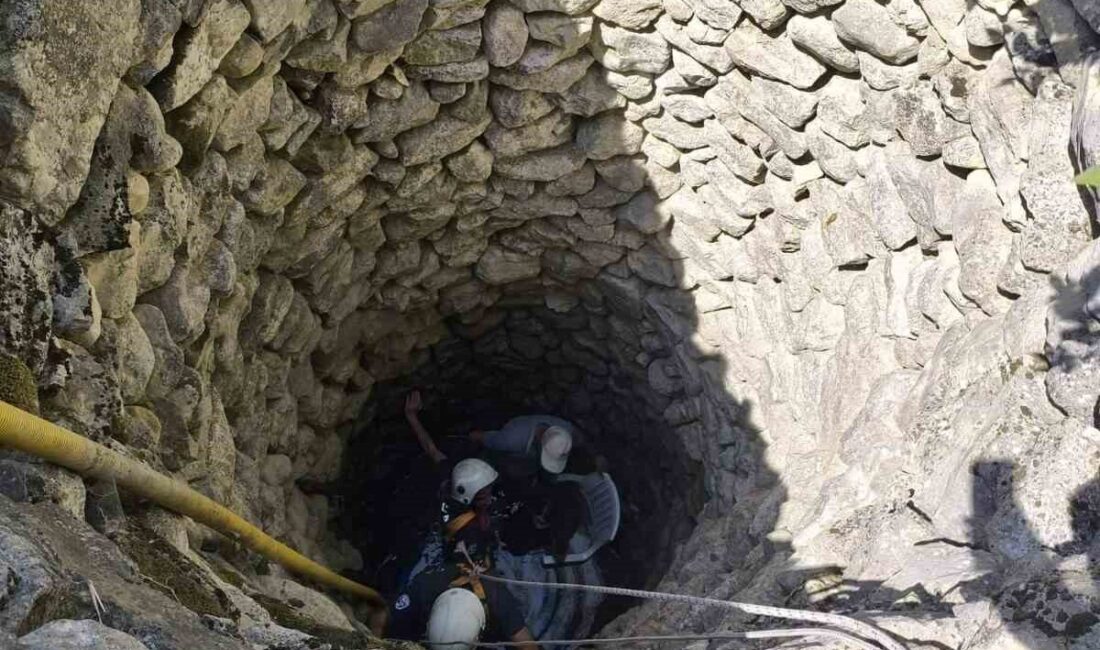 Hatay’da 7 metre derinliğindeki kuyuya düşen kadın kurtarıldı HATAY (İHA) – Hatay’da 7 metre derinliğindeki kuyuya düşerek yaralanan