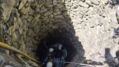 HATAY (İHA) – Hatay’da 7 metre derinliğindeki kuyuya düşerek yaralanan