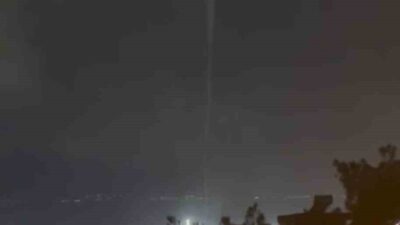 Hatay’da gece saatlerinde Akdeniz’de çıkan hortum, kameraya yansıdı. Edinilen bilgiye