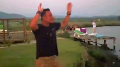 Muğla’nın Akyaka ilçesinde uçurtma sörfü okulu bulunan ve sık sık