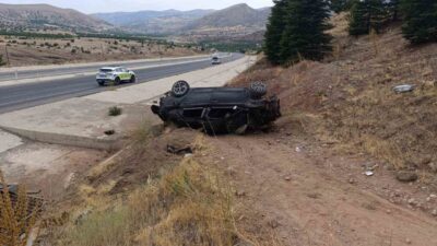 Malatya’nın Hekimhan ilçesinde sürücüsünün direksiyon hakimiyetini kaybettiği otomobil drenaj kanalına
