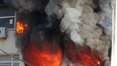 Şanlıurfa’nın Hilvan ilçesinde Hükümet Konağı’nda yangın çıktı. Edinilen bilgiye göre,