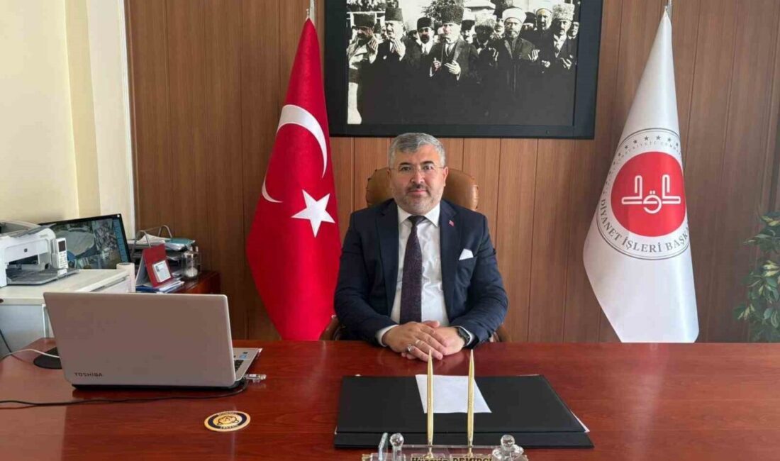 Hisarcık Müftüsü Hüseyin Demirci görevine başladı Kütahya’nın Hisarcık İlçe Müftüsü Sabahattin Akyol’un Düzce Gölyaka ilçesine tayin