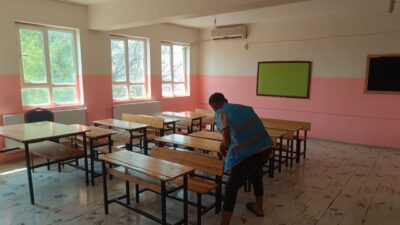 Şanlıurfa’nın Viranşehir ilçesinde denetimli serbestlikten yararlanan hükümlüler, 11 okulu yeni