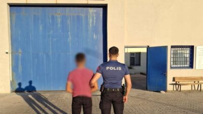 Afyonkarahisar’da çeşitli suçlardan 2 yıl hapis cezasıyla aranan şahıs polisin