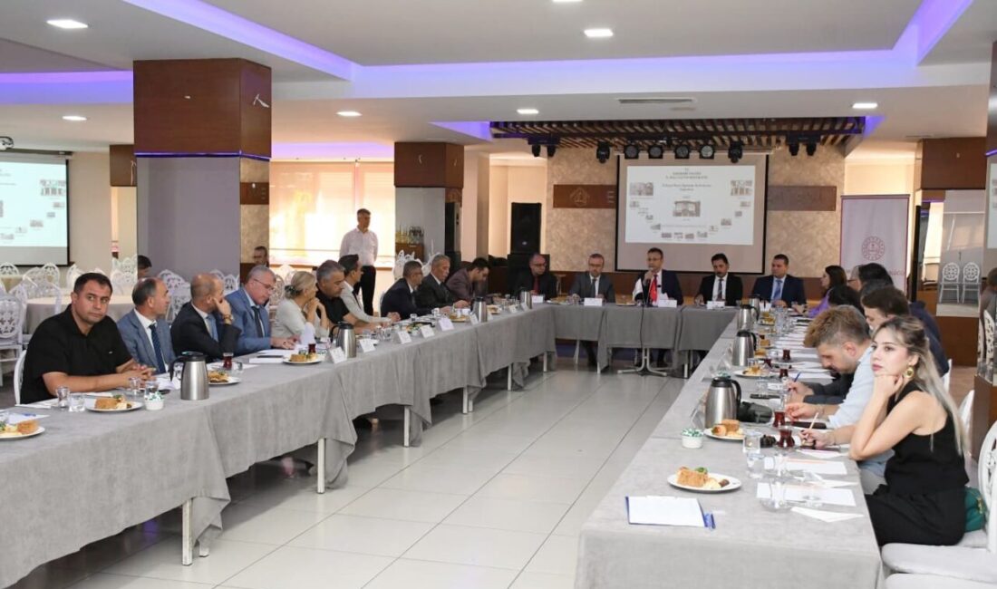 ‘İl Hayat Boyu Öğrenme Komisyonu Toplantısı’ yapıldı Eskişehir’de gerçekleştirilen ‘İl Hayat Boyu Öğrenme Komisyonu Toplantısı’nda değerlendirmede bulunuldu.