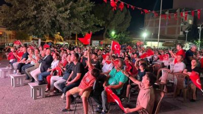 İncirliova’da vatandaşlar, Yahya Ümit Orbay Meydanı’na kurulan dev ekranda, A