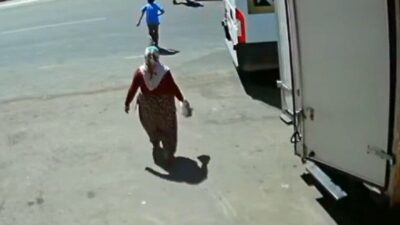 Kahramanmaraş’ta yolun karşısına geçmeye çalışan 2 ve 8 yaşındaki kardeşlere