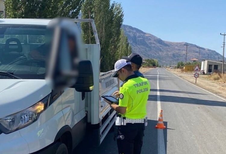 Isparta’da 24 saatte 4 binin üzerinde şahıs sorgulandı İl Emniyet Müdürlüğü ekiplerince yapılan denetimlerde 4 bin 317 şahıs